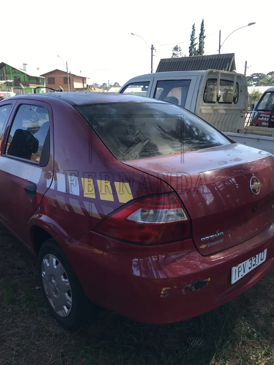 LOTE 003 - GM Prisma Joy 5p, cor vermelho, ano 2009, placa IPV3310.