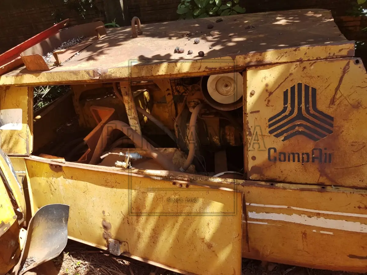 LOTE 007 - Carcaça de compressor de ar Dinapac
