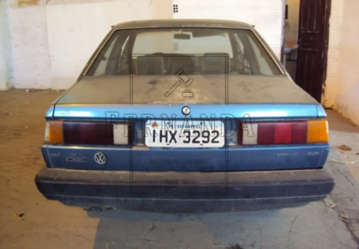 LOTE 009 - Um veículo VW/ SANTANA GL ano 1989