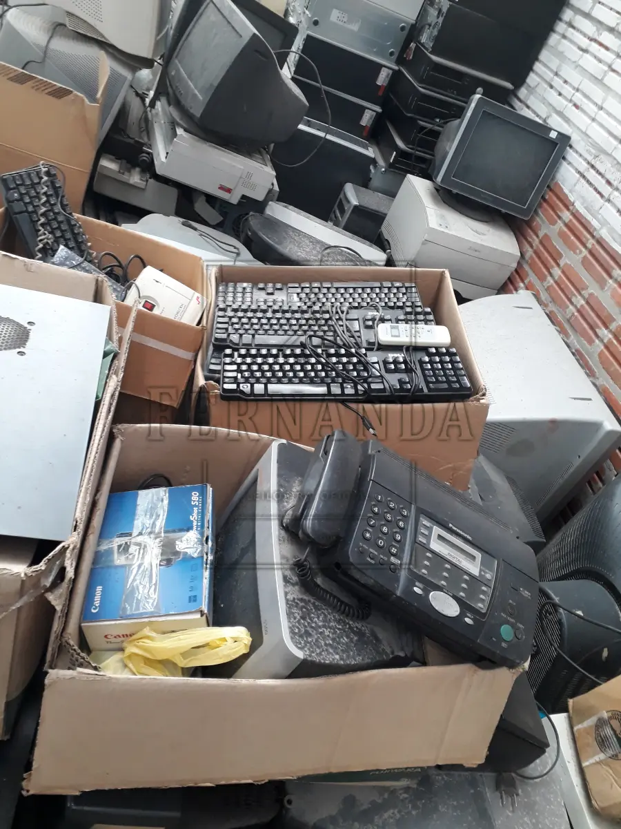 LOTE 024 - Lote composto por equipamentos de T.I.