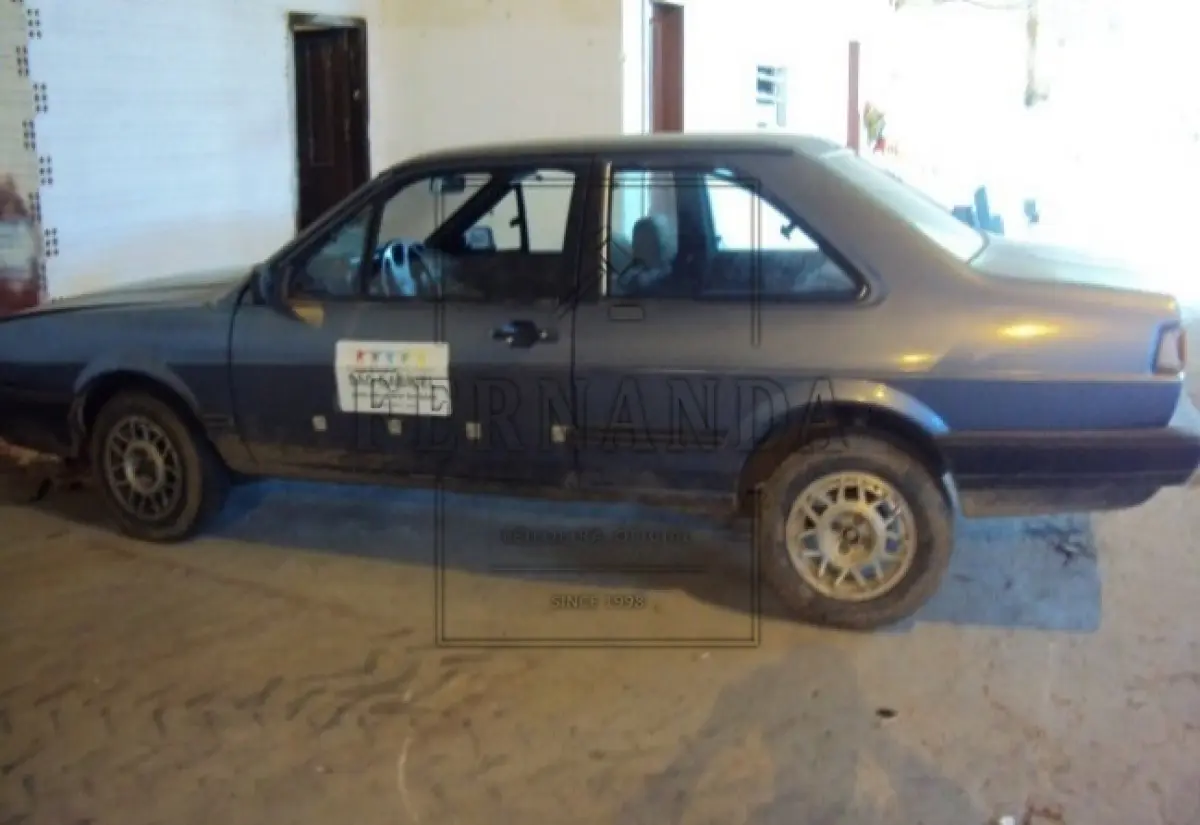 LOTE 009 - Um veículo VW/ SANTANA GL ano 1989