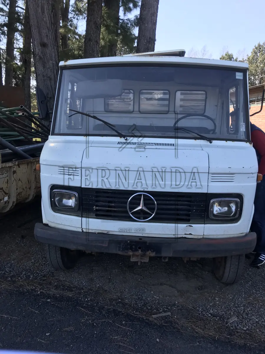 LOTE 013 - Caminhão Mercedes Benz MB608, cor branca, ano 1986, placas IGO5158