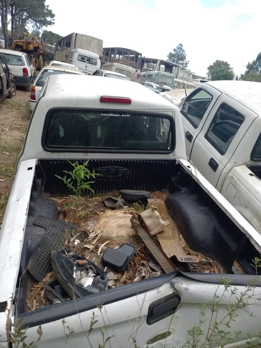 LOTE 032 - FORD/ RANGER XL 13D ,2006/2007, Placa INM-4824. Avaliado em R$ 100,00.