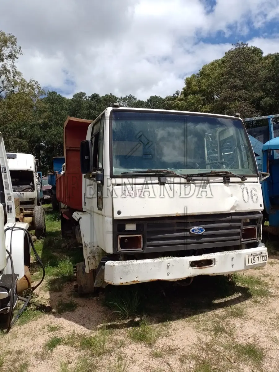LOTE 067 - Ford cargo CAÇAMBA , 1998/1998, Placa IIS-7103. Avaliado em R$ 150,00.