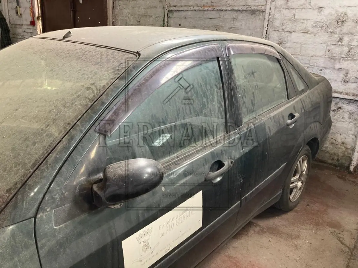 LOTE 008 - Ford/ Focus 2.0, 2003/2004, placas ILS2410. Avaliado em R$ 700,00.