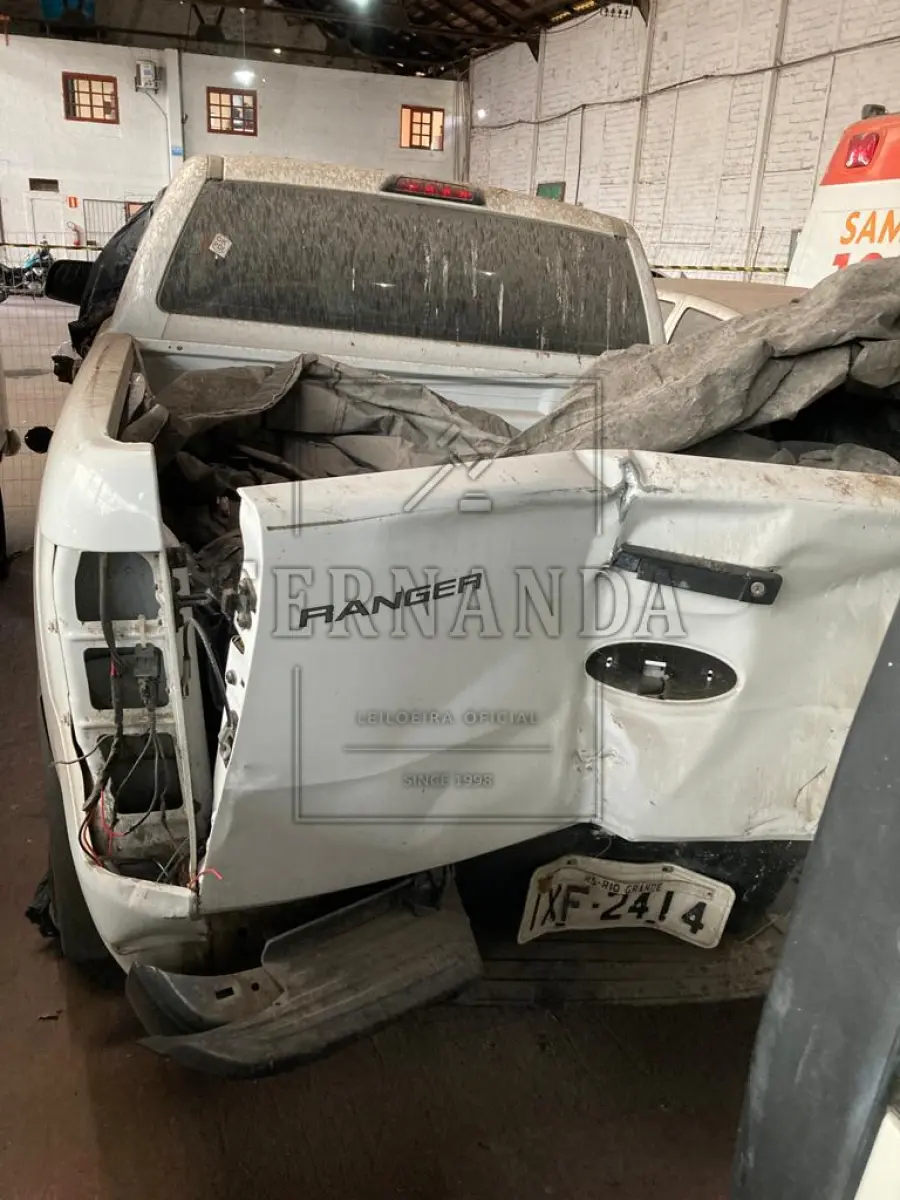 LOTE 016 - Ford/Ranger XL CD4 22H, 2015/2016, placa IXF2414. Veículo com Multas R$ 1.062,26/ ACIDENTADO. Avaliado em R$ 8.000,00.