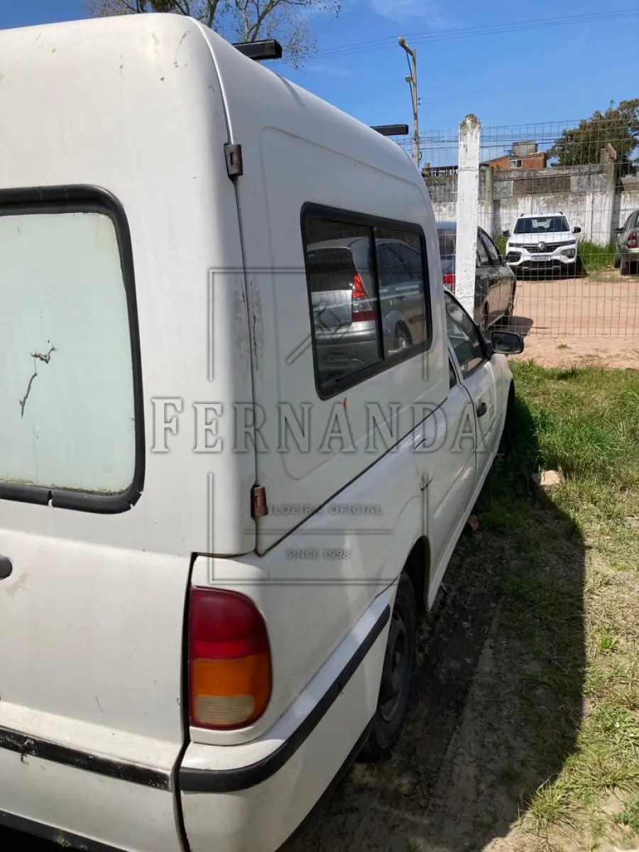 LOTE 021 - VW/ Saveiro/ Ambulância 1.6 2002/2003, Placa IKZ0821. Avaliado em R$ 600,00.
