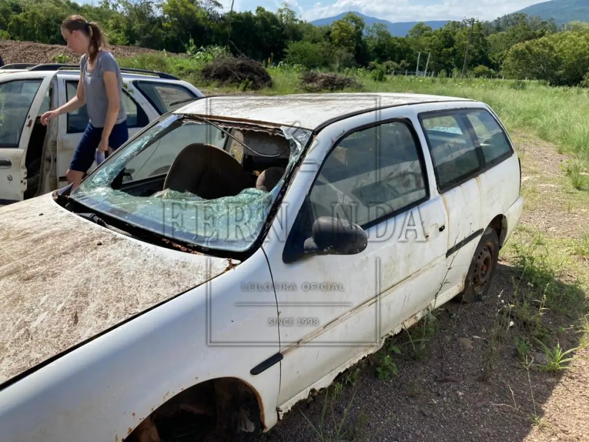 LOTE 001 - Volkswagen Parati CLI, Ano/Modelo 1996, Placa: IFQ-1974 . Avaliado em R$ 800,00.
