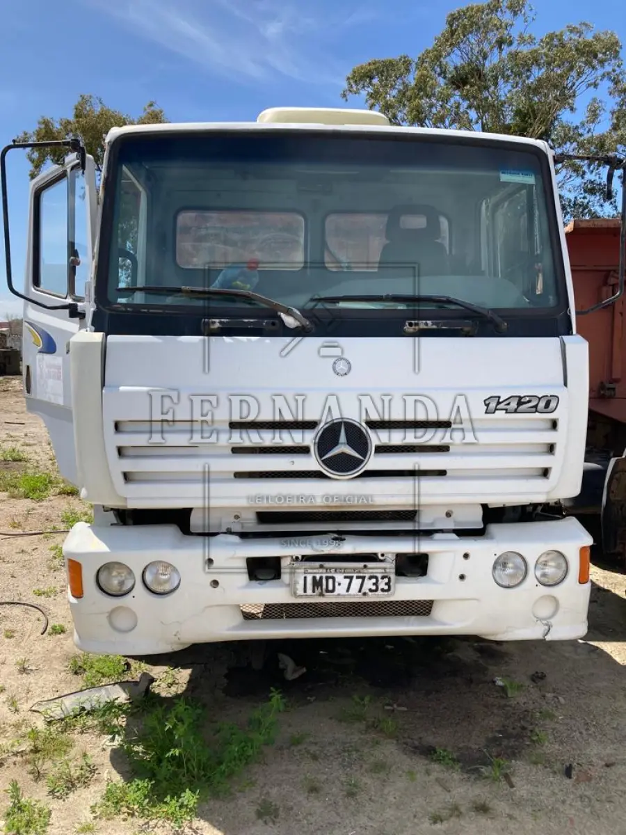 LOTE 017 - M.BENZ/ 1420, 2004/2004, placas IMD7733.  Avaliado em R$ 9.000,00.
