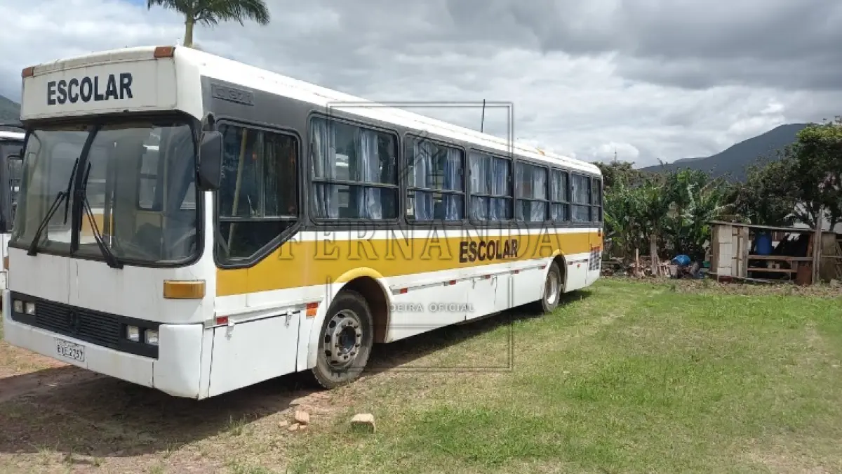 LOTE 026 - Ônibus M. Benz/ 0371, Ano/Modelo 1988/1988, placa BYE2757. Avaliado em R$ 22.800,00.