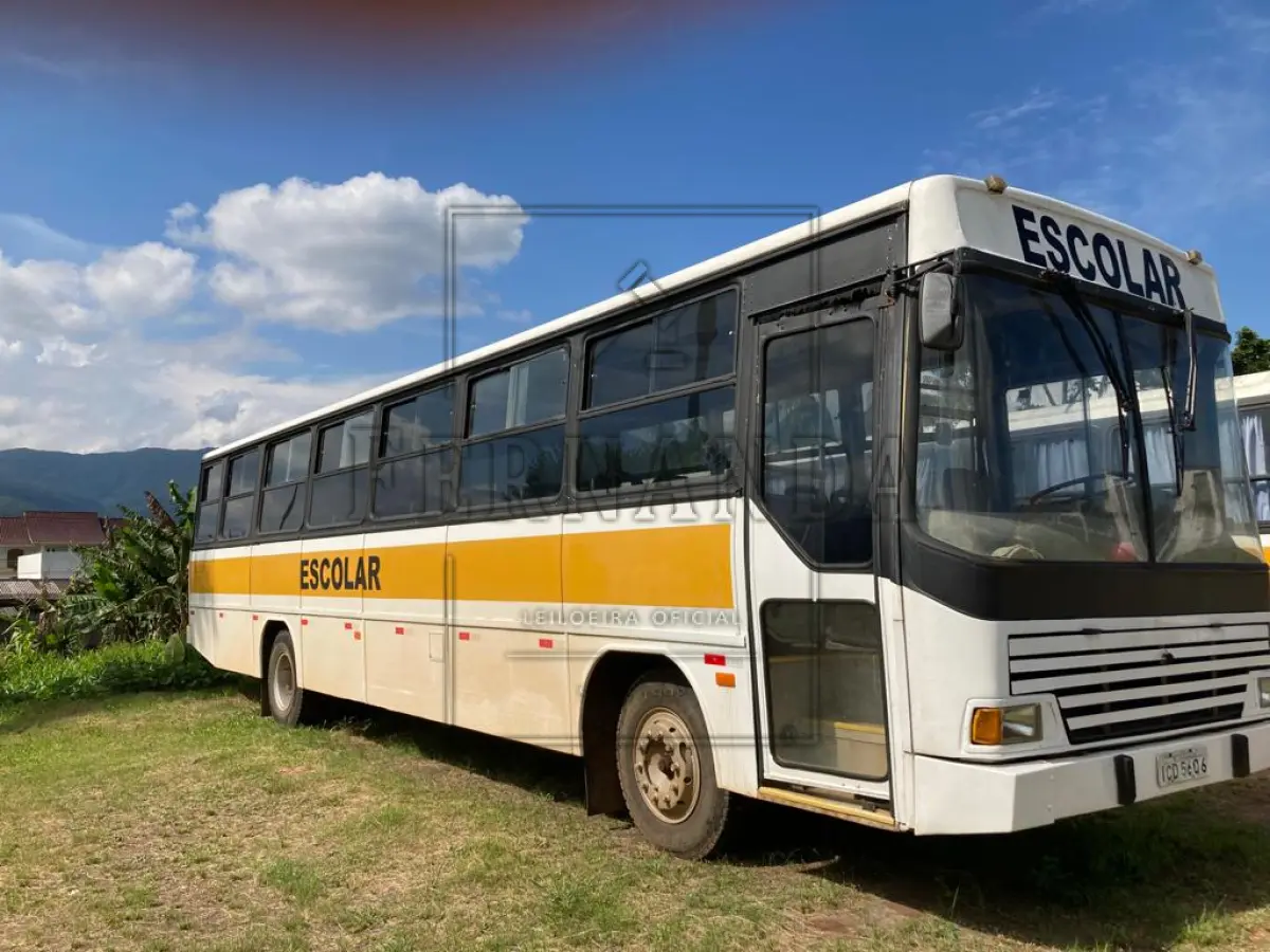LOTE 027 - Ônibus M. BENZ/OF1318, Ano/Modelo 1992/1992, placa ICD5606. Avaliado em R$ 20.000,00.