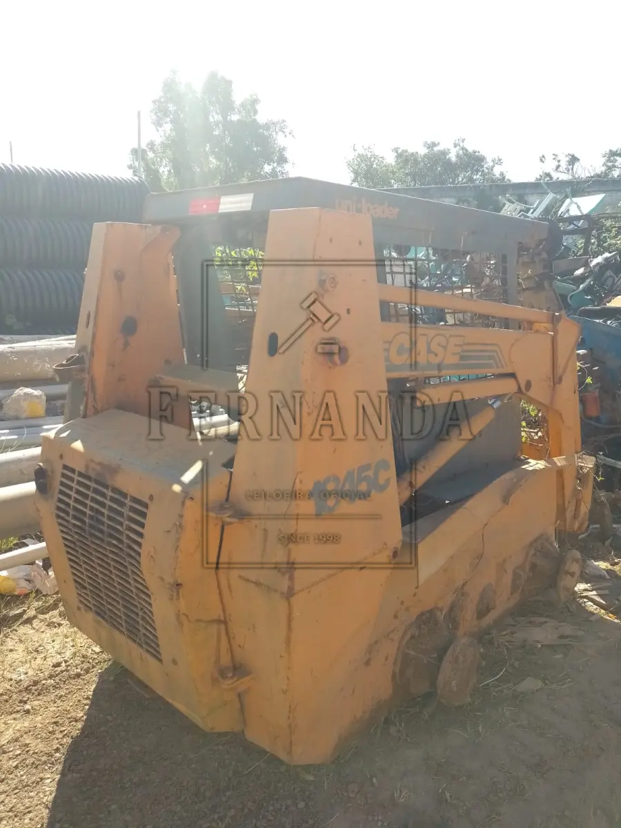 LOTE 021 - Maquina Mini Carregadeira. Avaliada em R$ 800,00.