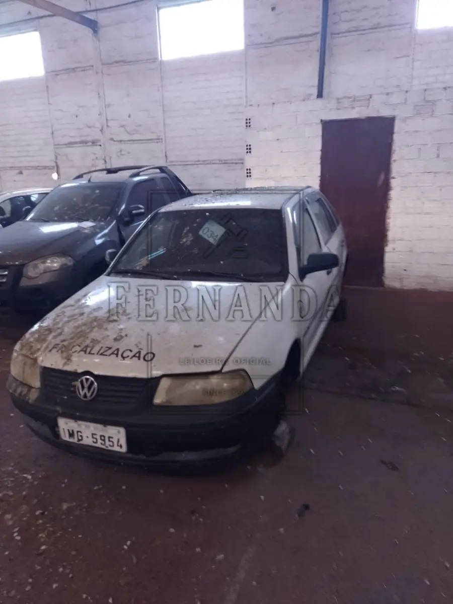 LOTE 034 - Veículo VW/Gol 1.0, ano/modelo 2004/2005, placa IMG5954. Avaliado em R$ 1.500,00.