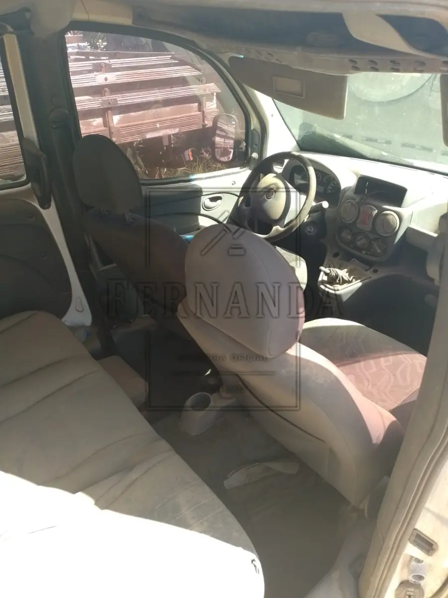 LOTE 007 - Veículo FIAT/ Doblo ELX 1.8 Flex, Ano/modelo 2009/2009, Placa ITR1115. Avaliado em R$ 3.500,00.