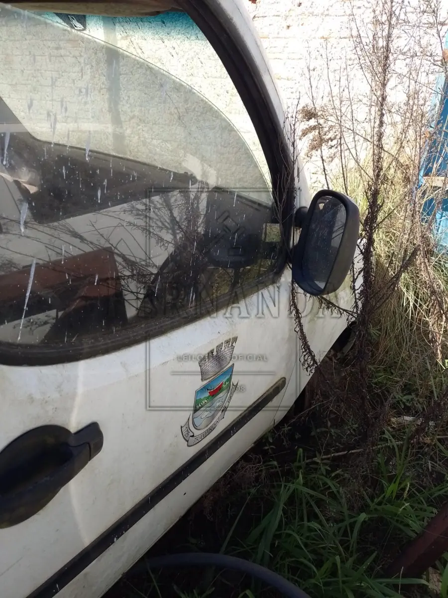 LOTE 005 - Veículo FIAT/ Doblo ELX 1.8 Flex, Ano/modelo 2008/2008, Placa IOS7151. Avaliado em R$ 3.500,00.