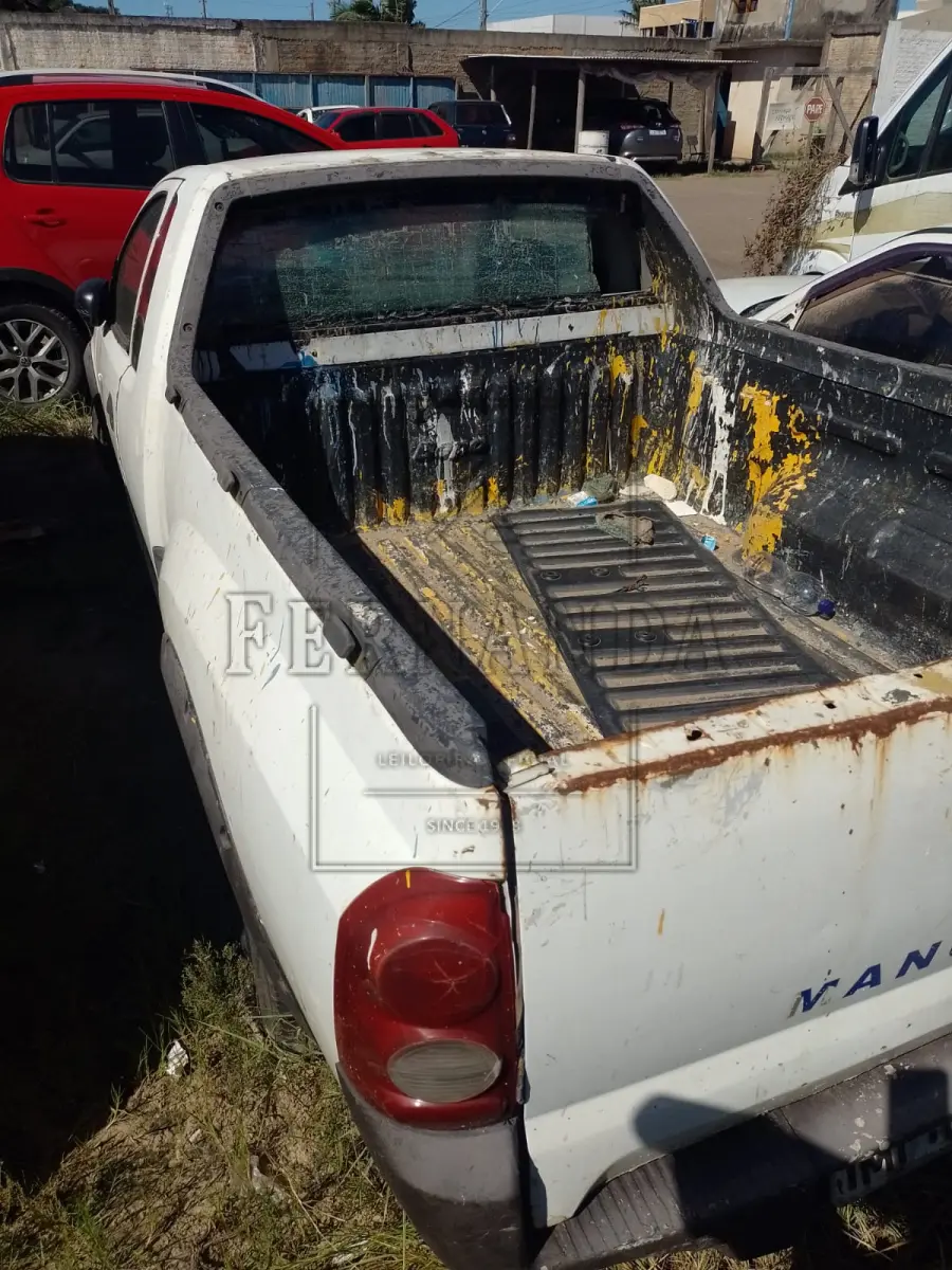 LOTE 013 - Veículo GM/ Montana Conquest, Ano/modelo 2005/2005, Placa IMP8431. Avaliado em R$ 2.600,00.