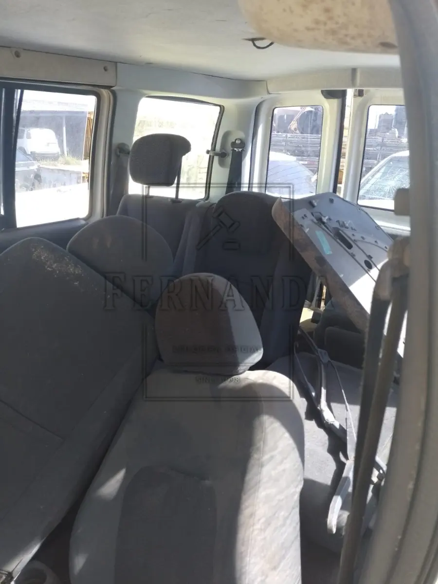 LOTE 006 - Veículo FIAT/ Doblo Essence 1.8, Ano/modelo 2011/2012, Placa IRZ3473. Avaliado em R$ 4.400,00.