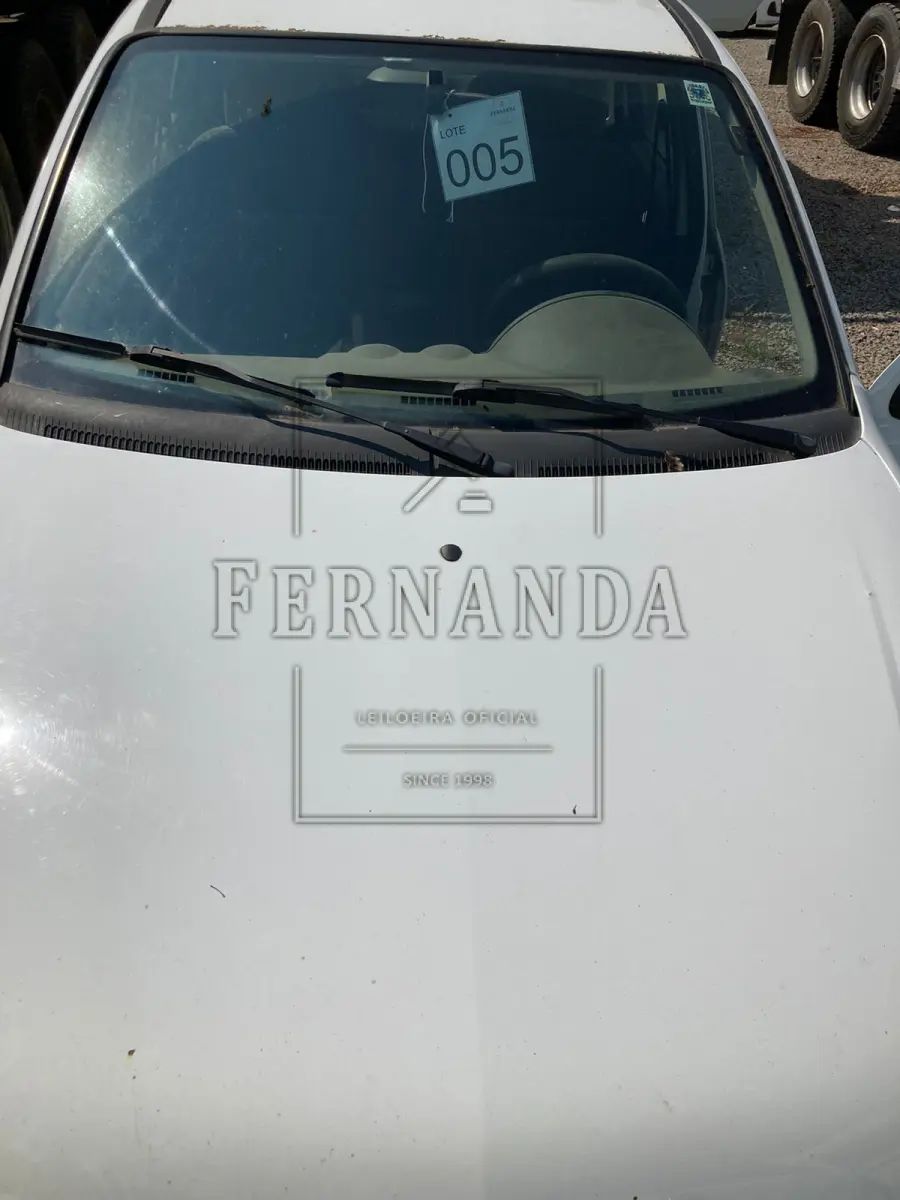 LOTE 005 - Veículo Celta LT, marca GM, modelo Hatch, motor VHC injeção eletrônica, 1.0 77 CV biocombustível, ano/modelo 2011/2012, placa ISK 6491. Avaliado em R$ 7.300,00.