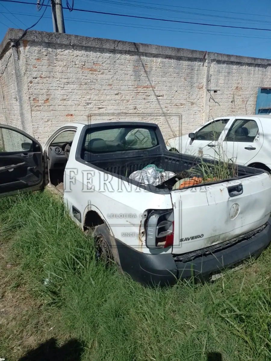 LOTE 002 - Veículo VW/Saveiro 1.6 CS, Ano/modelo 2011/2011, Placa IRQ3473. Avaliado em R$ 1.700,00.