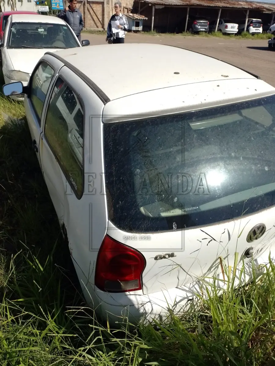 LOTE 009 - Veículo VW/ Gol 1.0 G IV, Ano/modelo 2011/2011, Placa IRQ3420. Avaliado em R$ 1.700,00.