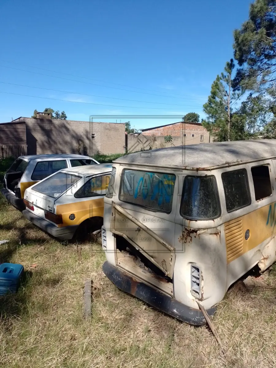 LOTE 040 - LOTE DE SUCATA DE VEÍCULOS: VW/GOL CL 1.8, ano/modelo 1993/1993, FIAT/UNO S IE, ano/modelo 1994/1994, VW/KOMBI, ano/modelo 1985/1985, VW/ GOL 1.0 GIV, ano/modelo 2008/2009; VW/KOMBI ano/modelo 2002/2003. EXCLUSIVO PARA CDV. Lote avaliado em R$ 270,00.