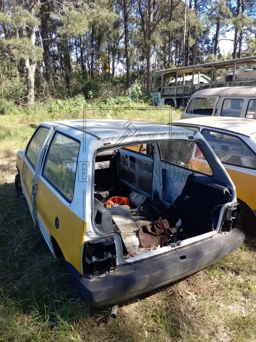 LOTE 040 - LOTE DE SUCATA DE VEÍCULOS: VW/GOL CL 1.8, ano/modelo 1993/1993, FIAT/UNO S IE, ano/modelo 1994/1994, VW/KOMBI, ano/modelo 1985/1985, VW/ GOL 1.0 GIV, ano/modelo 2008/2009; VW/KOMBI ano/modelo 2002/2003. EXCLUSIVO PARA CDV. Lote avaliado em R$ 270,00.