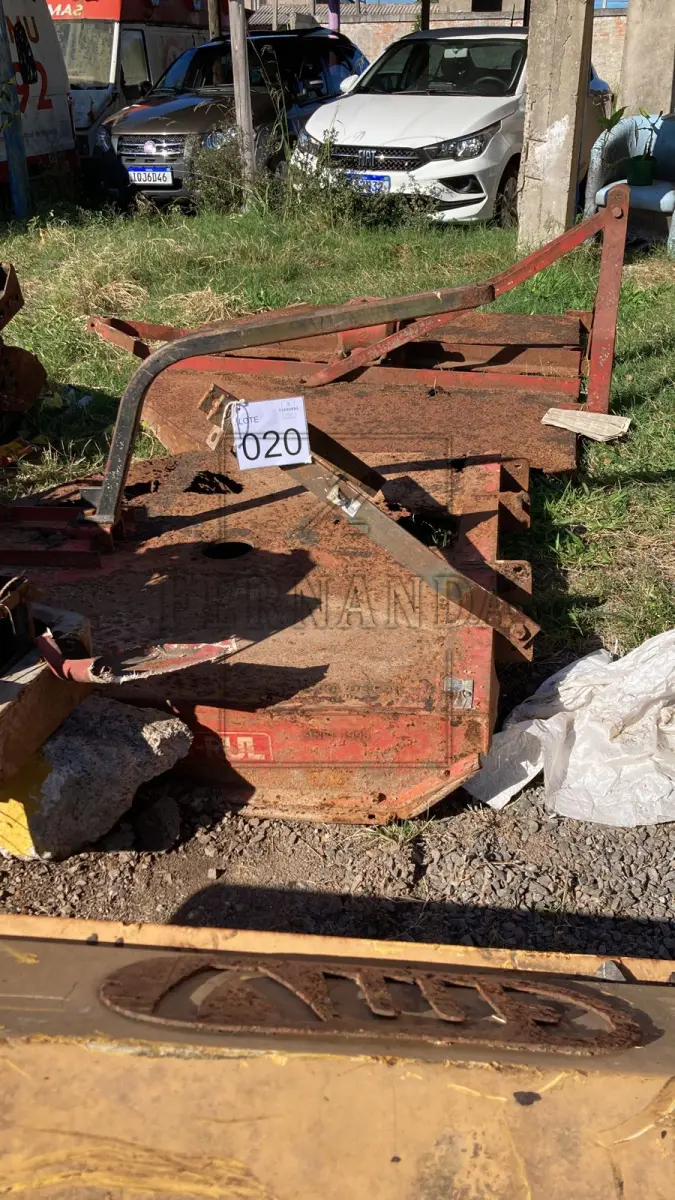 LOTE 020 - Duas Roçadeiras. Avaliadas em R$ 260,00.