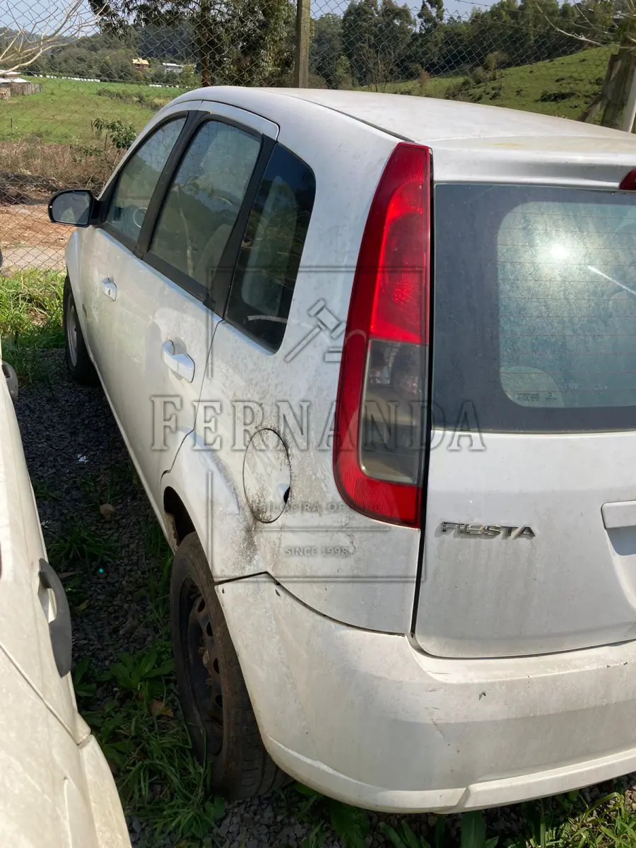 LOTE 003 - Veículo Fiesta 1.6, placa IST9259, ano/modelo 2012/2012. Avaliado em R$ 4.700,00.