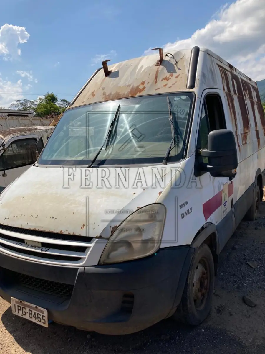 LOTE 008 - Caminhão/ Ambulância, Iveco Fiat/ Daily TH AMB, Ano/Modelo 2008/2008, Placa: IPG-8465. Avaliado em R$ 6.200,00.