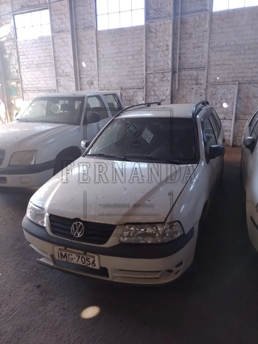 LOTE 021 - Veículo VW/Parati 1.6 City, ano/modelo 2004/2005, placa IMG7056. Avaliado em R$ 2.600,00.