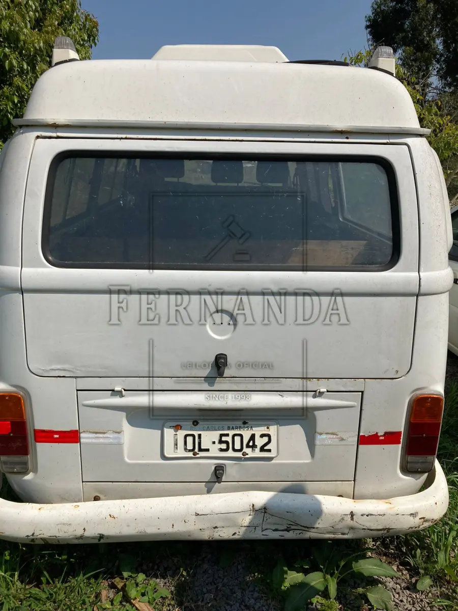 LOTE 004 - Veículo Kombi Topline, placas IOL5042, ano/modelo 2007/2008. Avaliado em R$ 3.500,00.