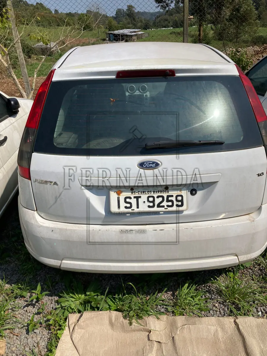 LOTE 003 - Veículo Fiesta 1.6, placa IST9259, ano/modelo 2012/2012. Avaliado em R$ 4.700,00.