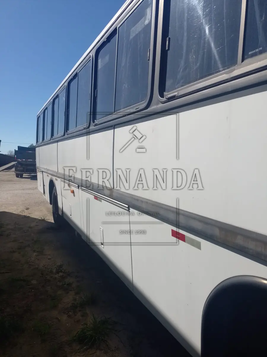 LOTE 005 - Ônibus M.BENZ/OF 1318, ano/modelo 1994/1994, placa ICE8610. Avaliado em R$ 6.200,00.
