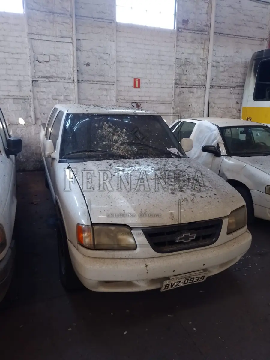 LOTE 024 - Veículo GM/S10, ano/modelo 1998/1998, placa BVZ0939. Avaliado em R$ 5.200,00.