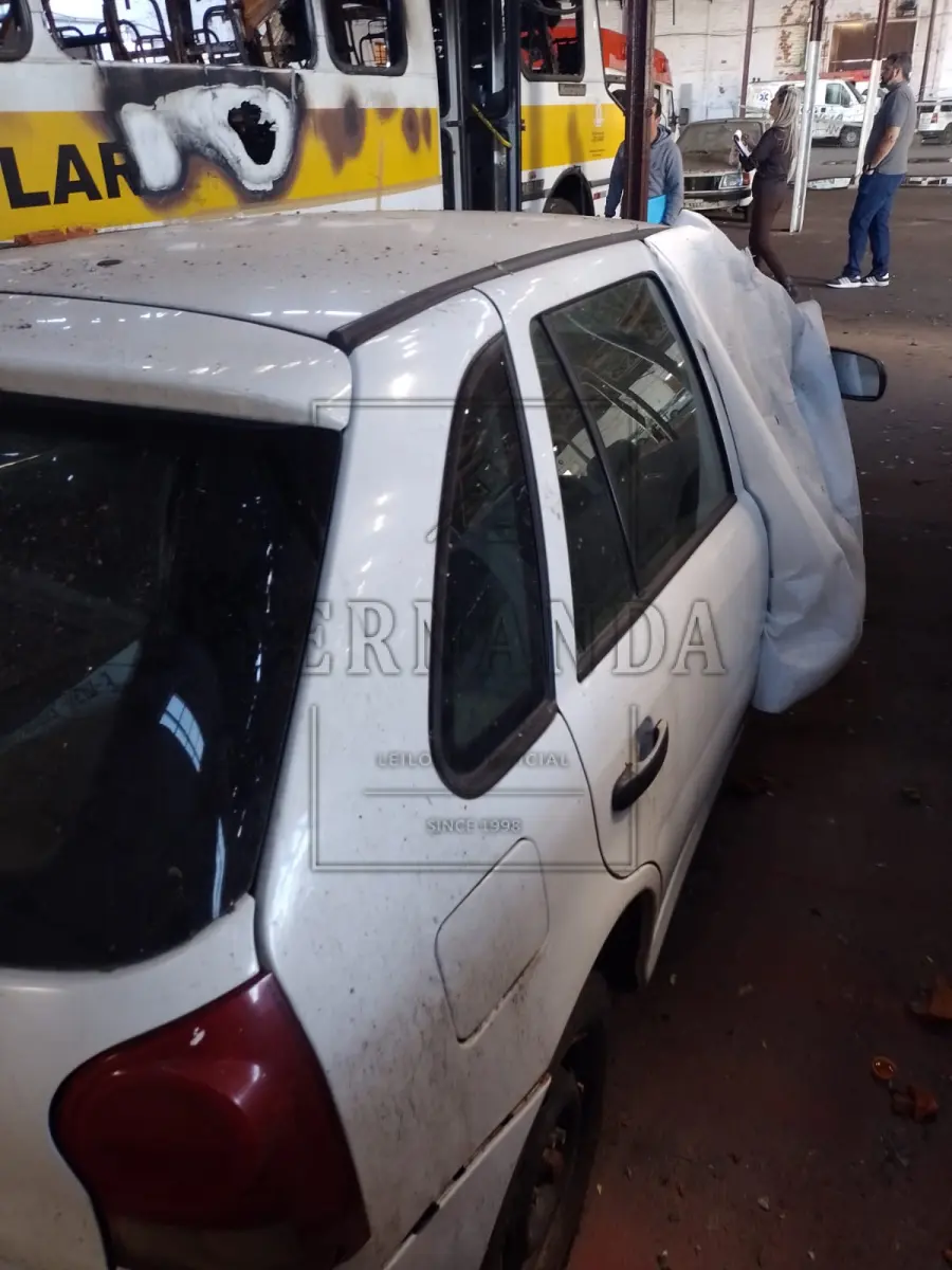 LOTE 025 - Veículo VW/Gol 1. GIV, ano/modelo 2011/2012, placa ISJ3095. Avaliado em R$ 2.100,00.