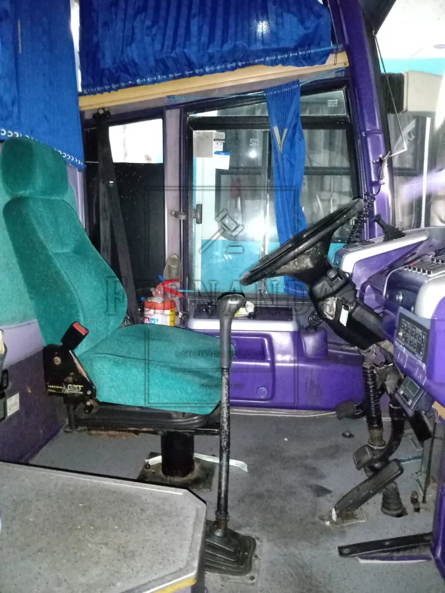 LOTE 055 - Ônibus Volvo/ Marcopolo Paradiso GVR, ano/modelo 1999/2000, placa IJF9175. Avaliado em R$ 35.000,00. VEÍCULO COM MULTA DE 134,33.