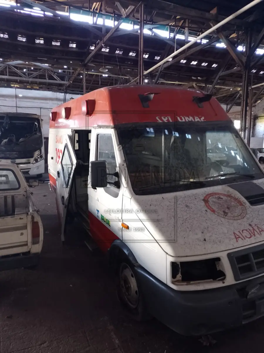 LOTE 035 - SUCATA Veículo Iveco/Daily 13 Rontam Ambulância, ano/modelo 2007/2007. EXCLUSIVO PARA CDV. Avaliada em R$ 1.000,00.