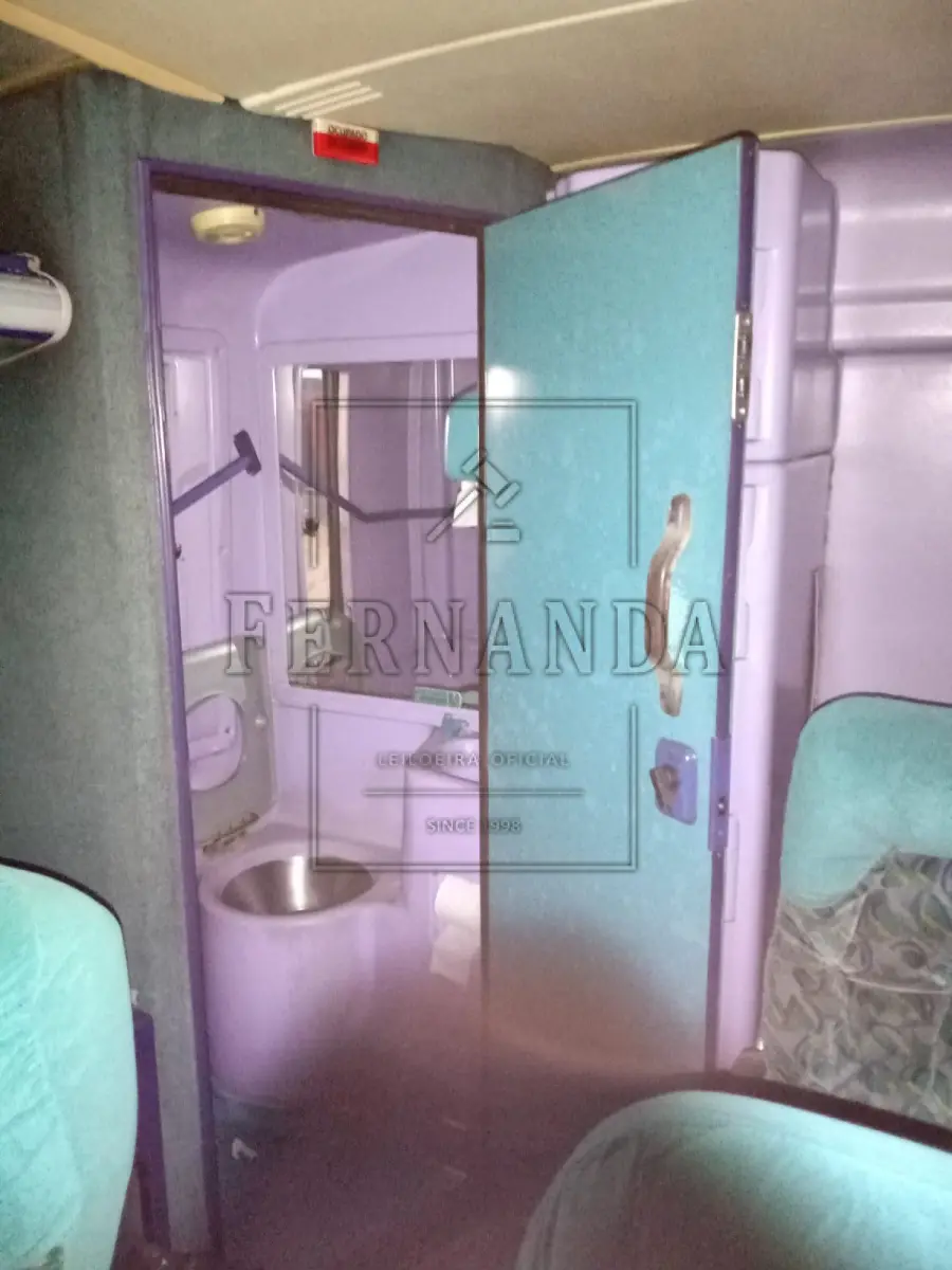 LOTE 055 - Ônibus Volvo/ Marcopolo Paradiso GVR, ano/modelo 1999/2000, placa IJF9175. Avaliado em R$ 35.000,00. VEÍCULO COM MULTA DE 134,33.