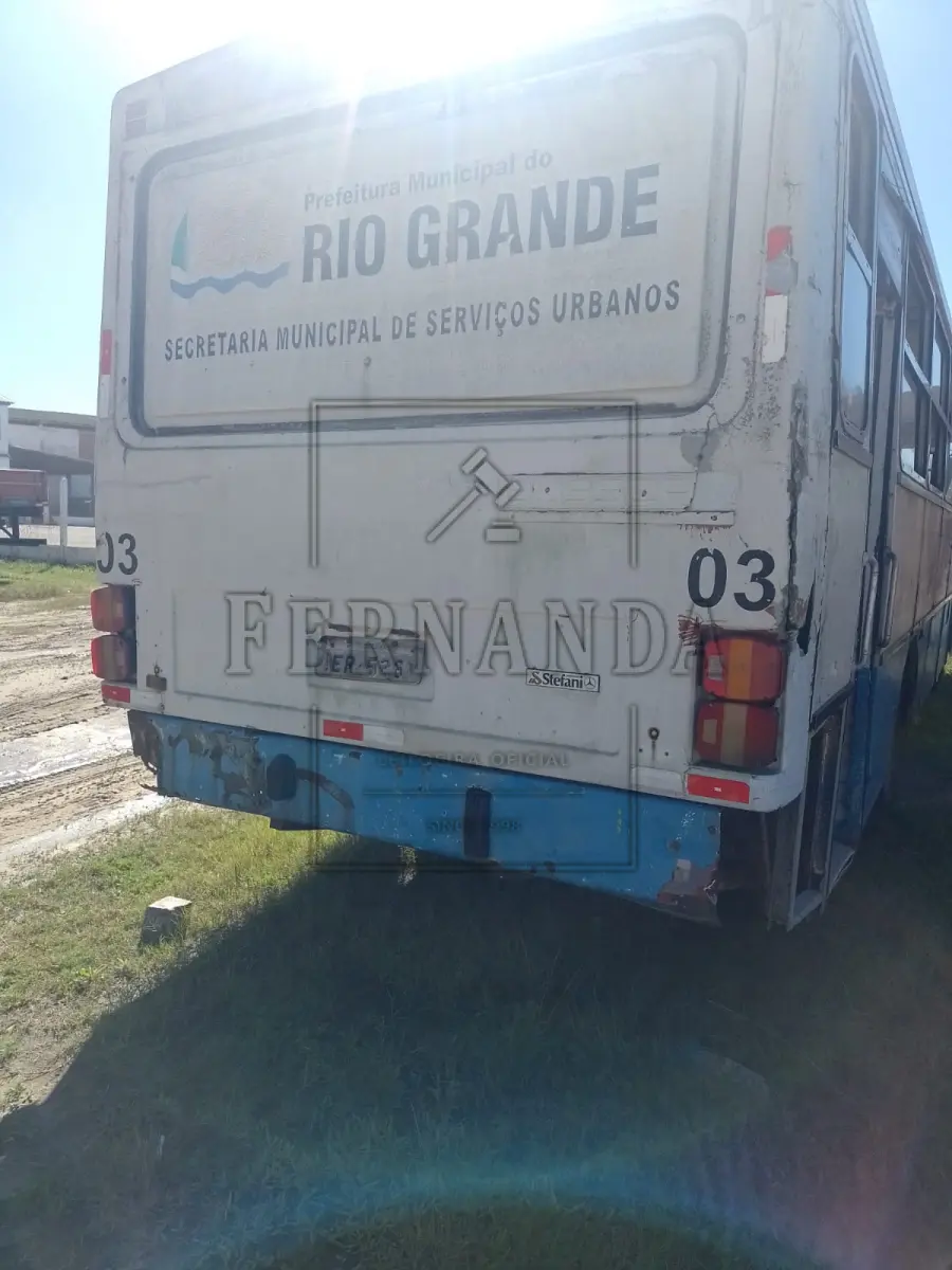 LOTE 013 - Ônibus M.Benz / OF1318, ano/modelo 1991/1991, placa IER5281. Avaliado em R$ 4.000,00.