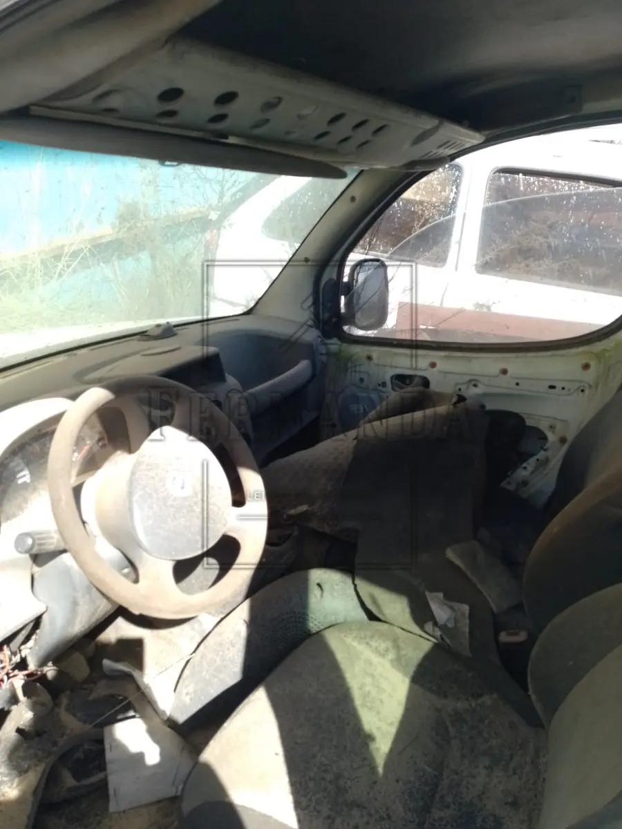 LOTE 005 - Veículo FIAT/ Doblo ELX 1.8 Flex, Ano/modelo 2008/2008, Placa IOS7151. Avaliado em R$ 3.500,00.