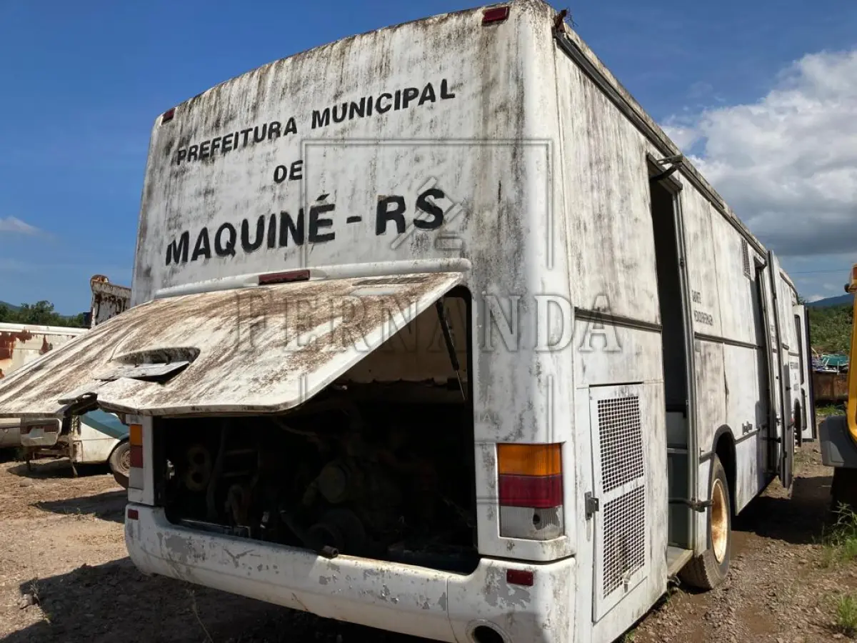 LOTE 006 - Onibus / C. Fechada, Comil / Condottiere, Ano/Modelo 1998/1998, Placa: IIM-3788. Avaliado em R$ 4.800,00.