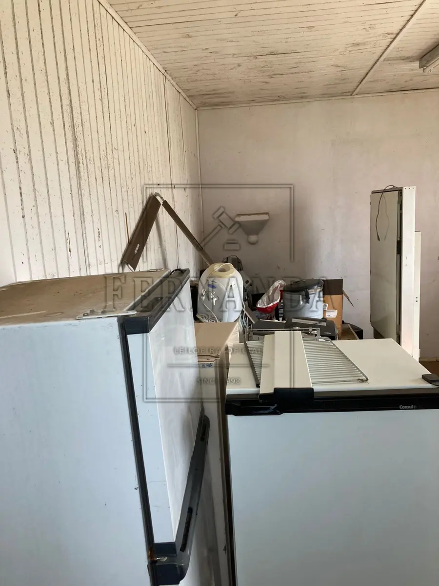 LOTE 007 - Lote de equipamentos elétricos / eletrônicos. Avaliado em R$ 260,00.