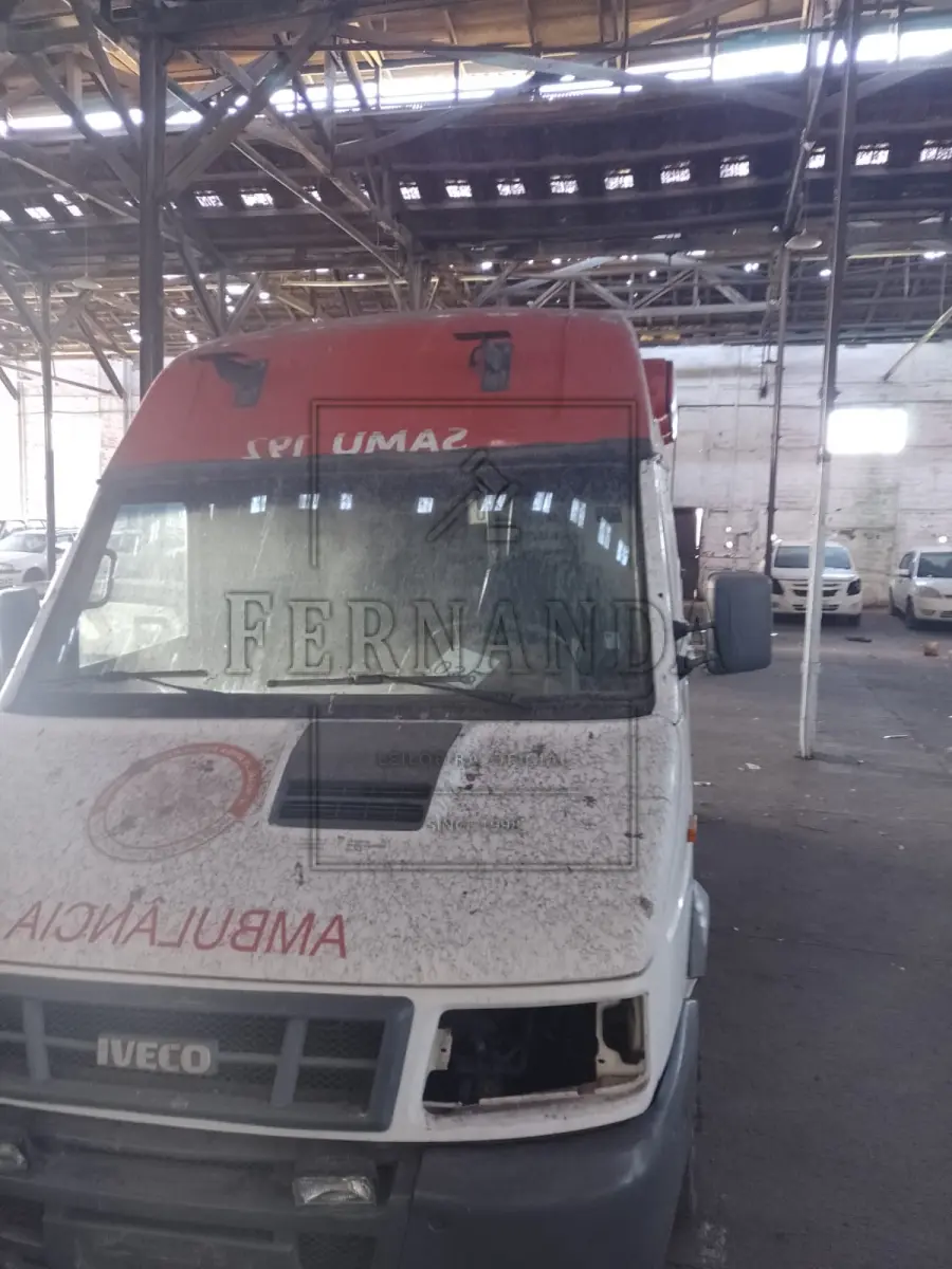LOTE 035 - SUCATA Veículo Iveco/Daily 13 Rontam Ambulância, ano/modelo 2007/2007. EXCLUSIVO PARA CDV. Avaliada em R$ 1.000,00.