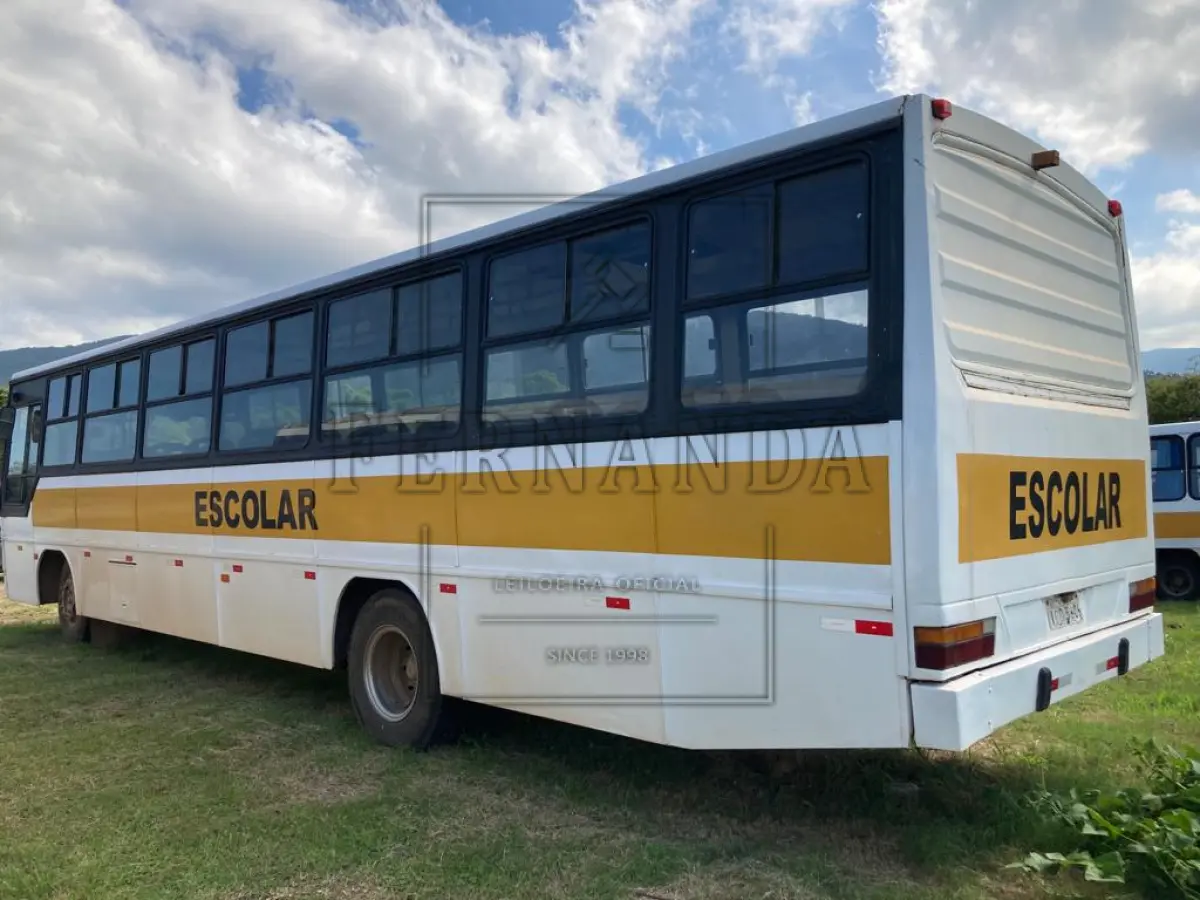 LOTE 027 - Ônibus M. BENZ/OF1318, Ano/Modelo 1992/1992, placa ICD5606. Avaliado em R$ 20.000,00.