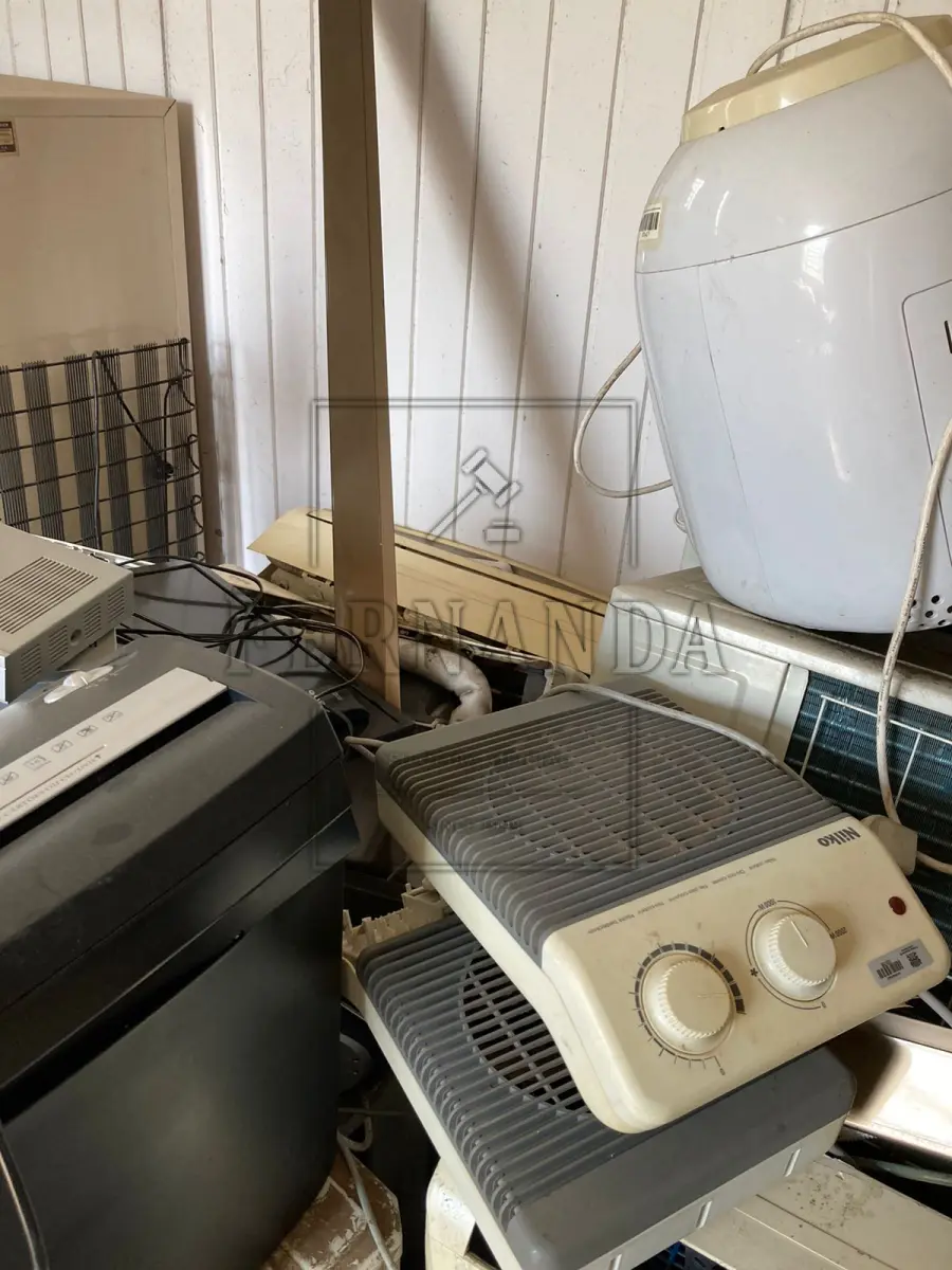 LOTE 007 - Lote de equipamentos elétricos / eletrônicos. Avaliado em R$ 260,00.
