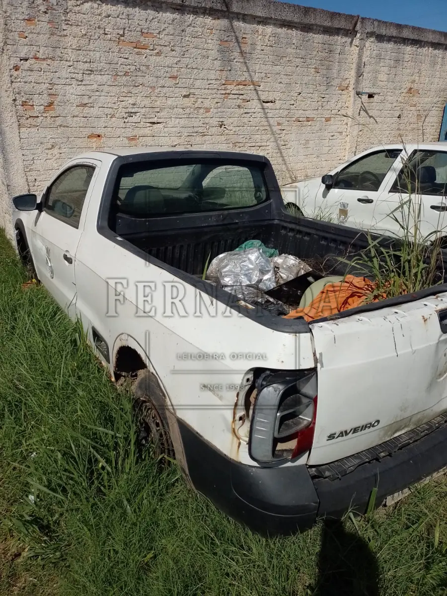 LOTE 002 - Veículo VW/Saveiro 1.6 CS, Ano/modelo 2011/2011, Placa IRQ3473. Avaliado em R$ 1.700,00.