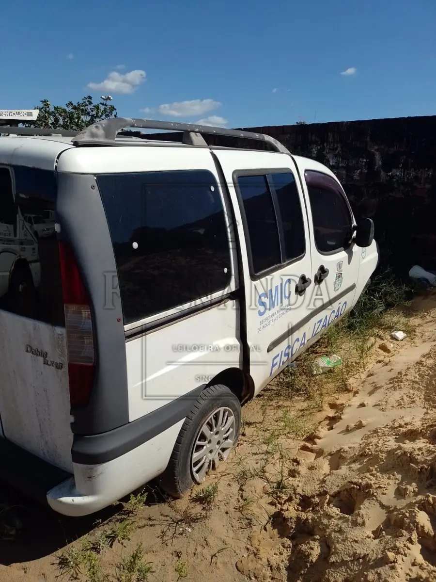 LOTE 007 - Veículo FIAT/ Doblo ELX 1.8 Flex, Ano/modelo 2009/2009, Placa ITR1115. Avaliado em R$ 3.500,00.