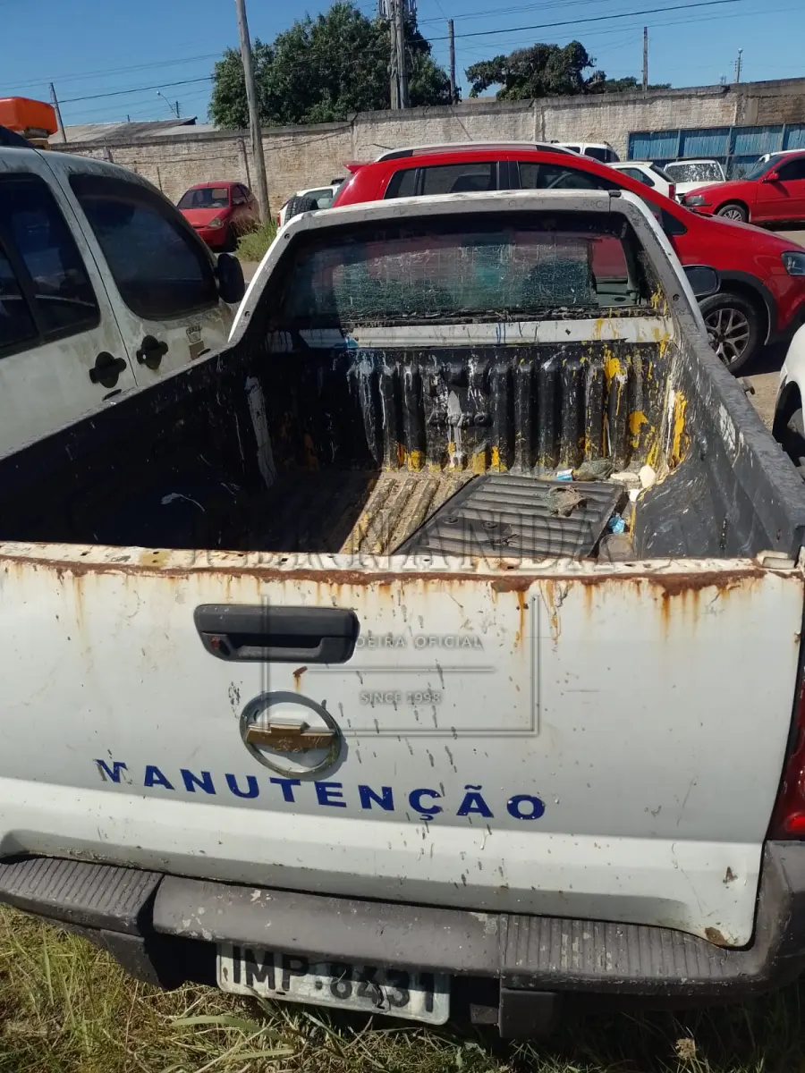 LOTE 013 - Veículo GM/ Montana Conquest, Ano/modelo 2005/2005, Placa IMP8431. Avaliado em R$ 2.600,00.