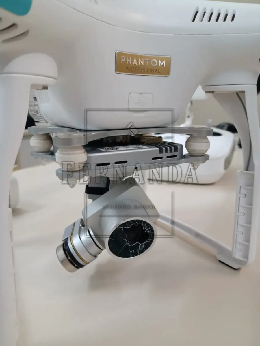 LOTE 051 - Um Drone Phantom profissional. Avaliado em R$ 170,00.