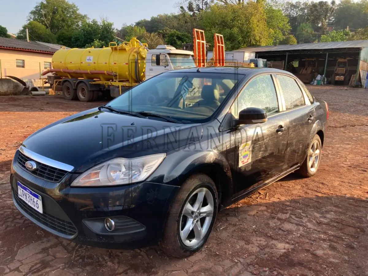 LOTE 002 - Ford Focus Sedan, ano/modelo 2008/2009, cor preta, motor 2.0, 145cv, gasolina, placa IPN 3H66, em circulação. Avaliado em R$ 16.300,00.